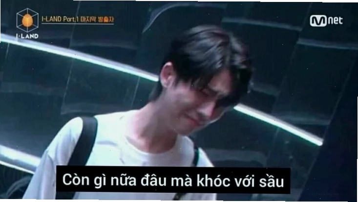 Biểu cảm ngơ ngác khi nghe câu còn gì nữa đâu mà khóc với sầu