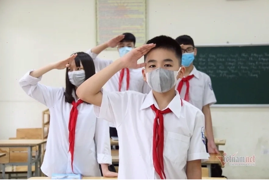 chào cờ meme