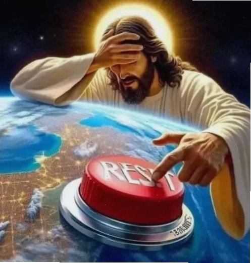 chúa meme với áo trắng cười rạng rỡ