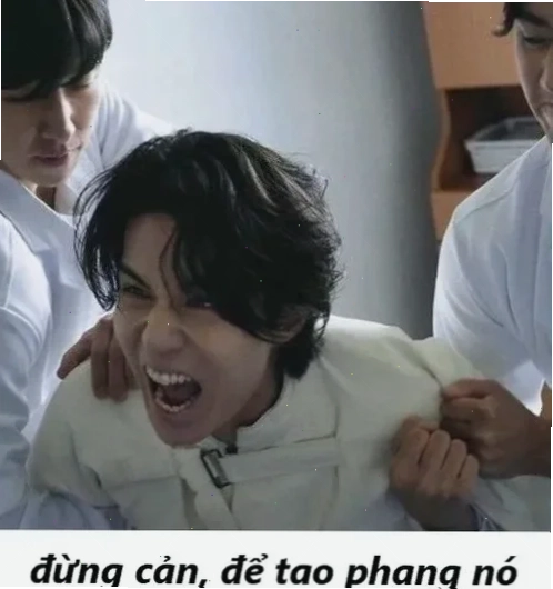 Gương mặt tức giận chuẩn meme đừng ai cản em