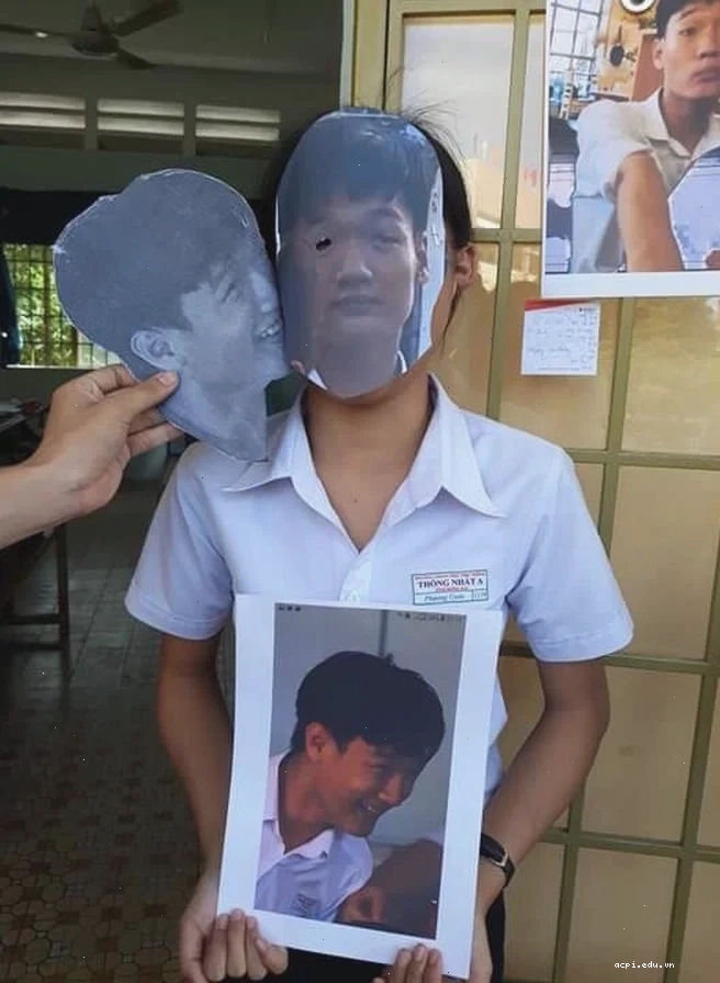 học sinh meme ngẩn ngơ