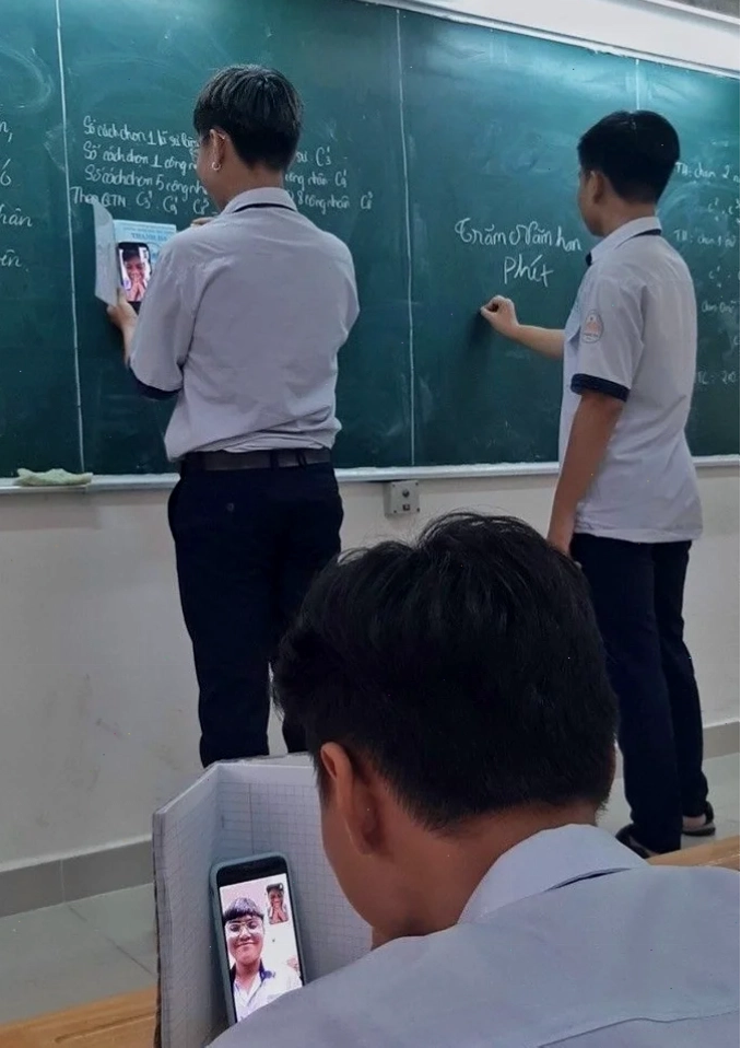 học sinh meme tập trung