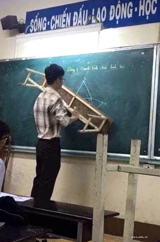 học sinh meme vui vẻ