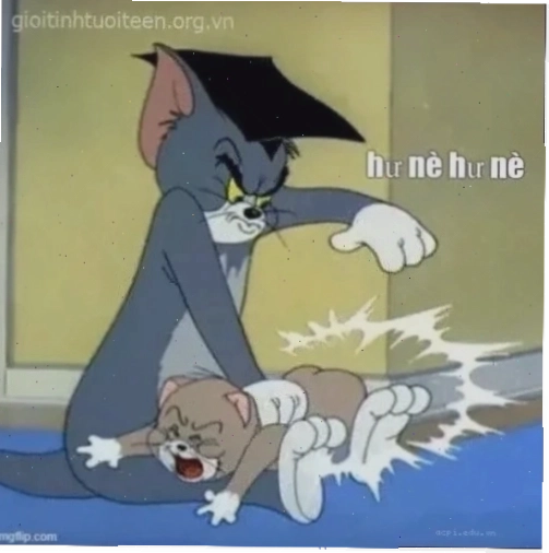 hư này meme đánh mông