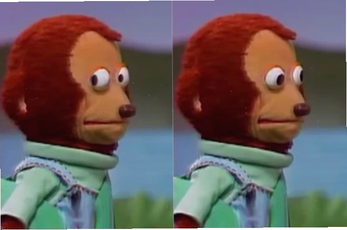 khỉ meme cắn móng tay