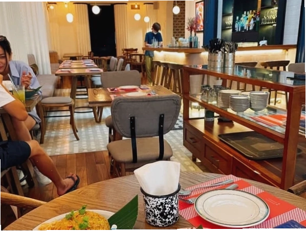 meme bistro mai hắc đế khung cảnh tầng hai lãng mạn