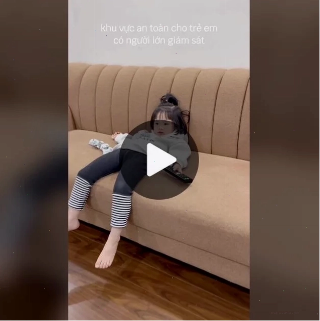 meme chọc gậy bánh xe đạp hài