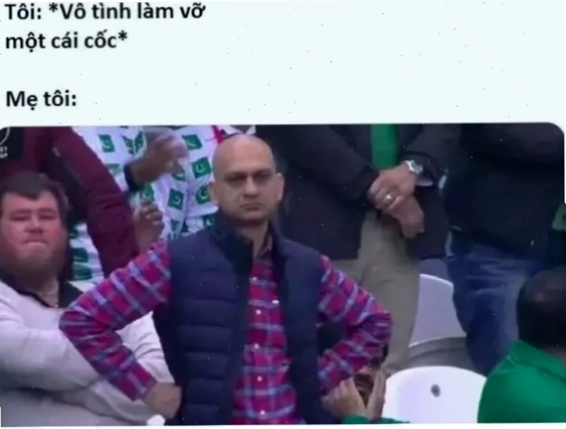 meme chống tay vào hông