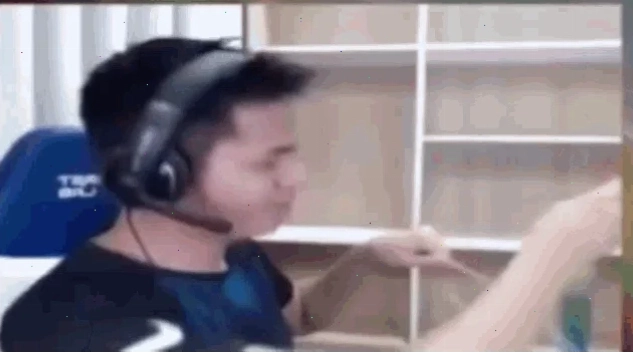meme đeo tai nghe