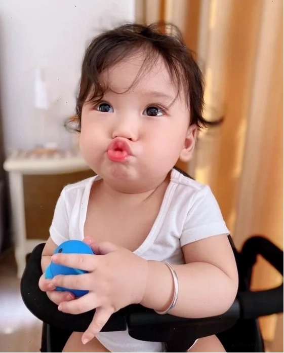 meme khỉ chu môi