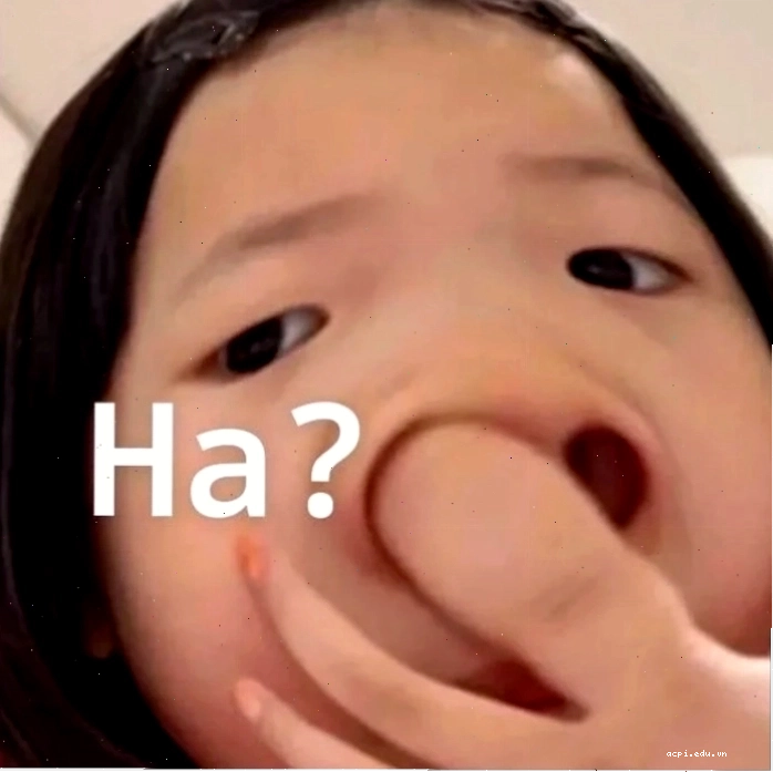 meme khinh bỉ với biểu cảm cười nhếch mép