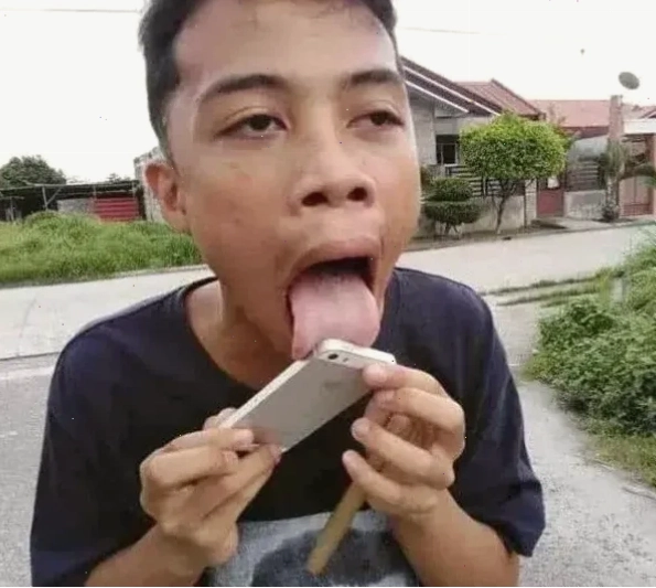 Bọt biển hài hước Meme liếm màn hình của nhân vật bọt biển