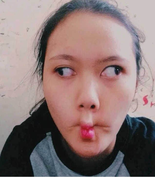 Meme mắt lác với filter hài hước