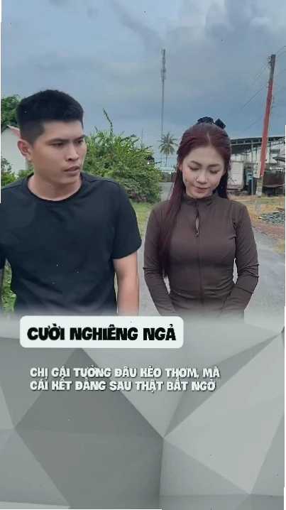 meme nghiêng đầu cười khẩy