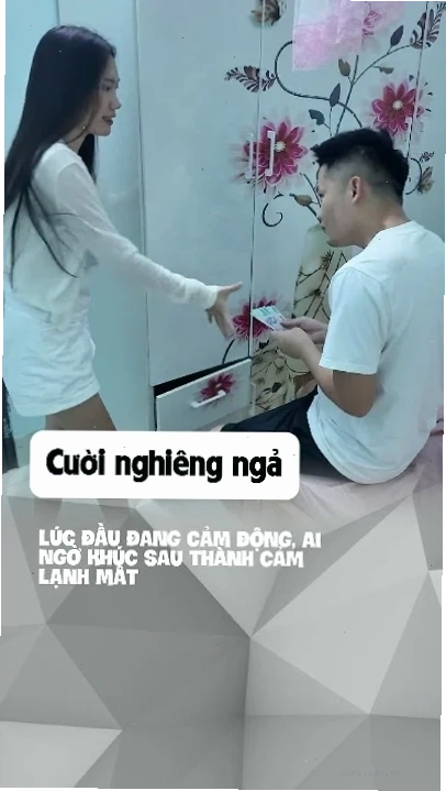 meme nghiêng đầu ngạc nhiên