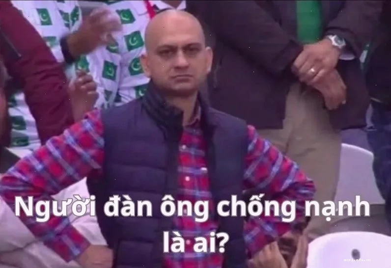 meme người đàn ông chống tay