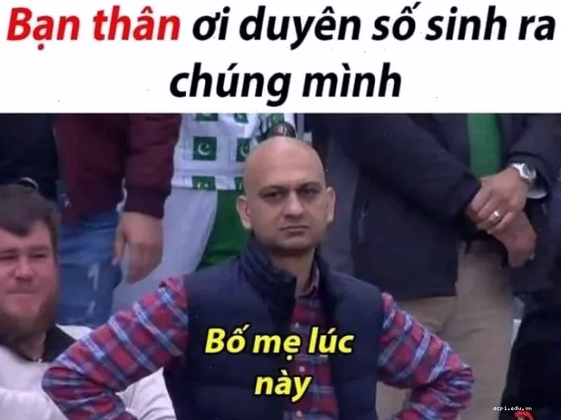 meme người đàn ông đứng chống nạnh