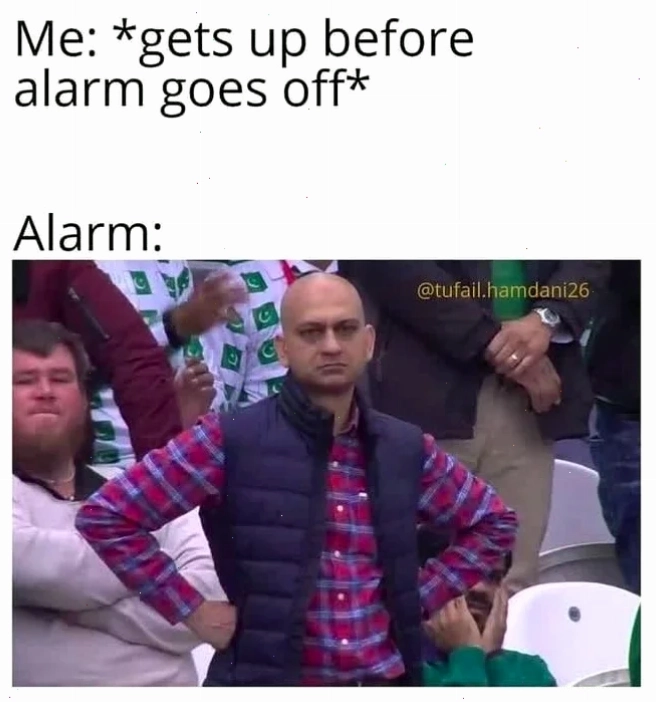 meme người đàn ông đứng chống nạnh thất vọng