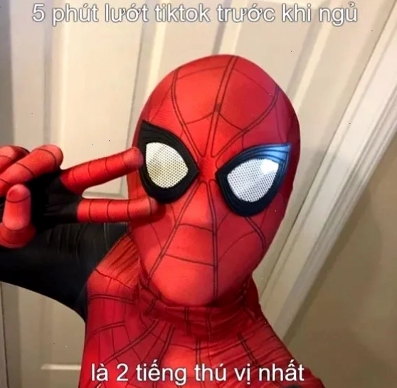 meme người nhện đứng lẻ loi