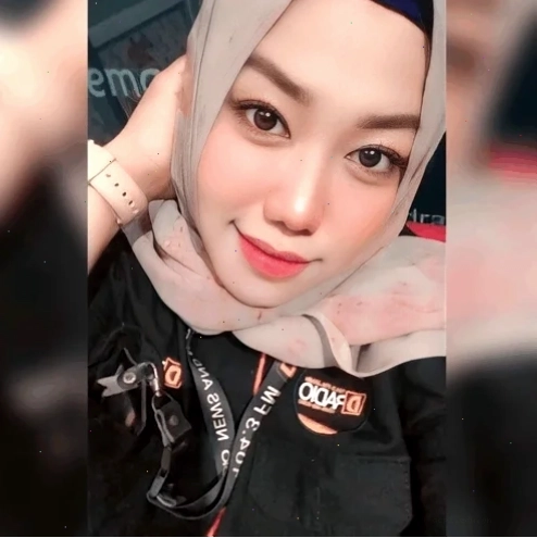 Cậu bé tai heo meme nhây hình cậu bé tai heo