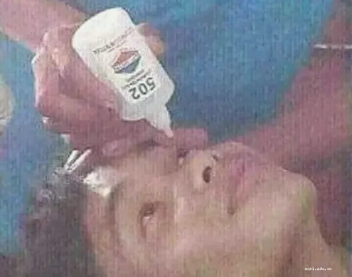 meme nhỏ mắt