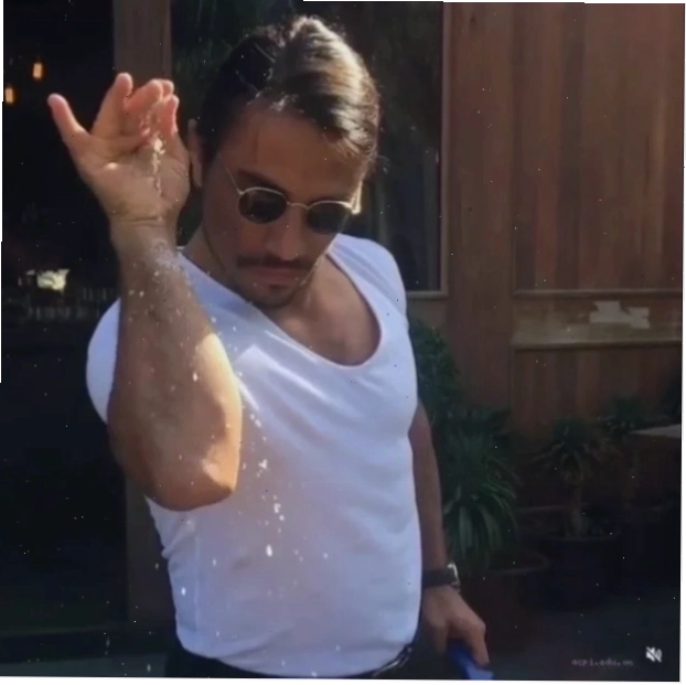 Meme rắc muối siêu hài meme rắc muối biểu cảm nheo mắt