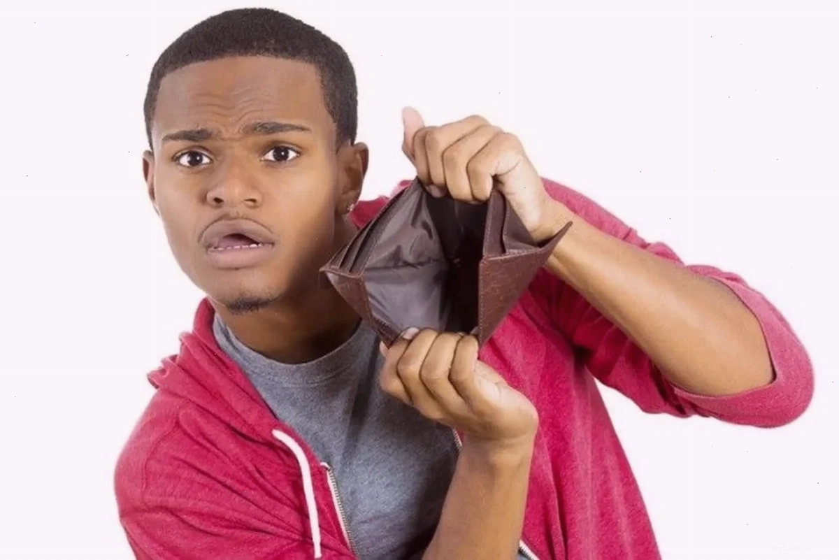 meme ví hết tiền khóc trong nước mắt