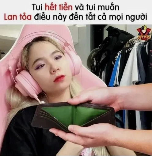 meme ví hết tiền nụ cười gượng gạo