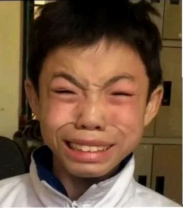 meme vừa cười vừa khóc phong cách phim hoạt hình