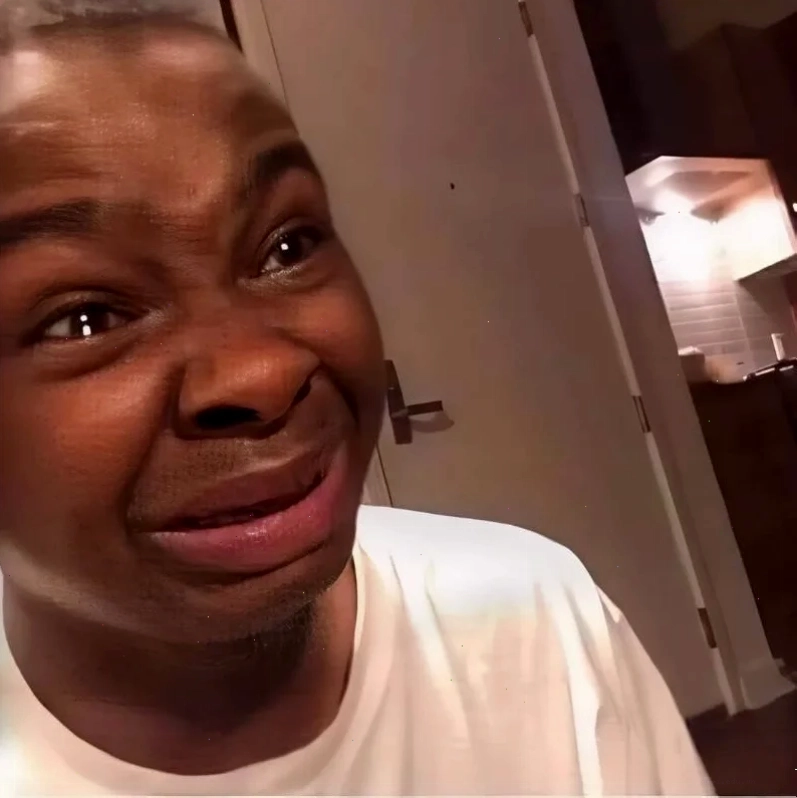 meme vừa cười vừa khóc và cảm xúc thật