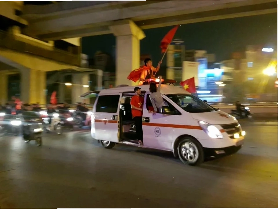 meme xe cứu thương