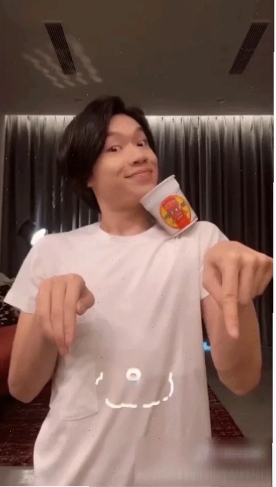quang trung meme biểu cảm khó đỡ