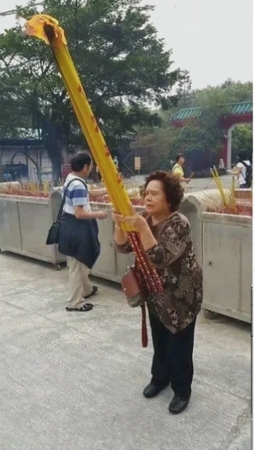 thắp hương meme bộ xương