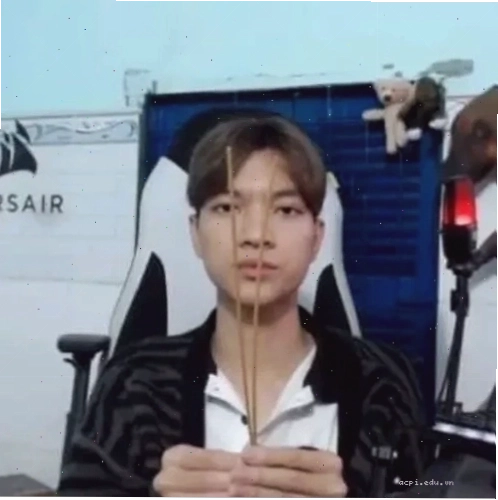 thắp hương meme mô hình