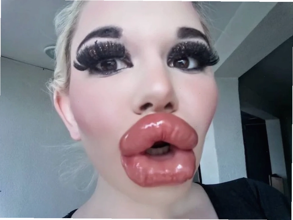 meme không hài lòng trề môi meme không vừa lòng