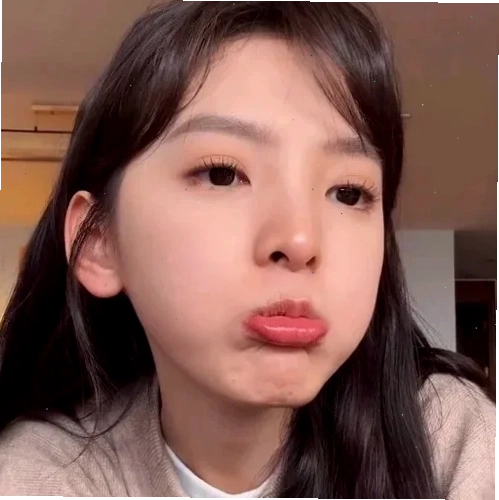 trề môi meme dễ thương trề môi meme làm nũng
